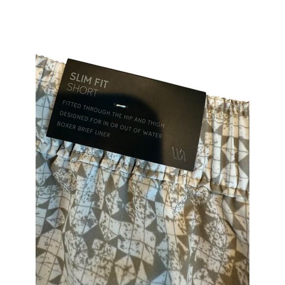 VRST Men's White/Silver Stamped Geo 5" Resort Short Print Size M - Picture 4 of 6